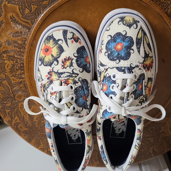 Van's Floral Lace Up Size 5.5 - Picture 8 of 10